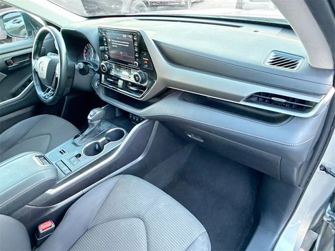 Used 2021 Toyota Highlander LE image 35