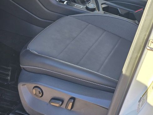 Used 2023 Volkswagen Taos SE w/ Panoramic Sunroof Package image 32