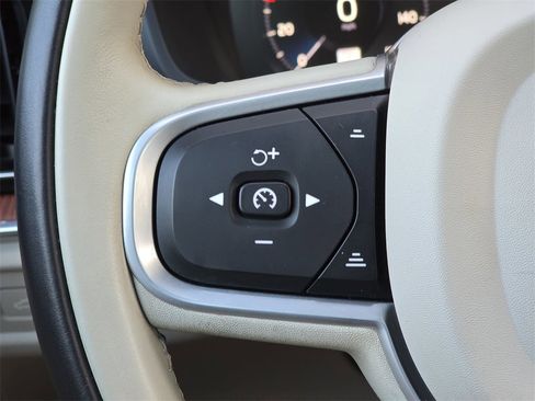 Used 2022 Volvo S60 T8 R-Design Expression w/ Premium Package image 17