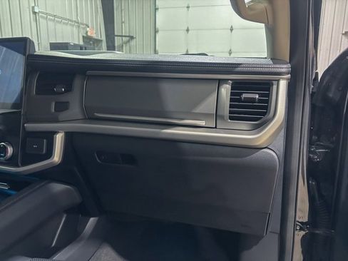 Used 2024 Ford Expedition XLT image 30