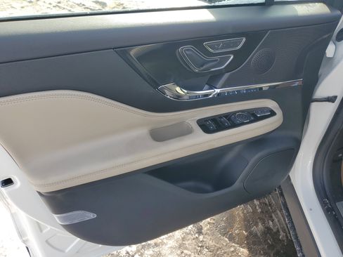 New 2026 Lincoln Corsair Premiere image 8