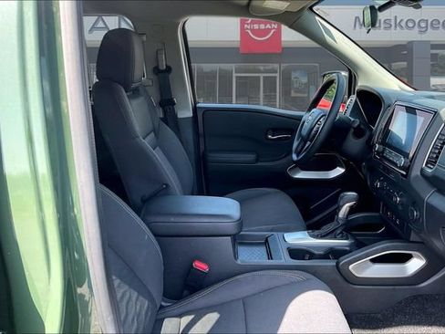 Used 2024 Nissan Frontier SV w/ Technology Package RWD image 28