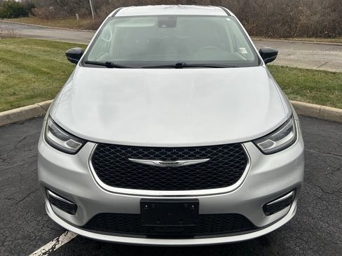 Used 2024 Chrysler Pacifica Touring-L image 22