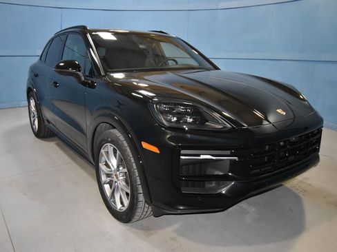 Certified 2025 Porsche Cayenne image 25