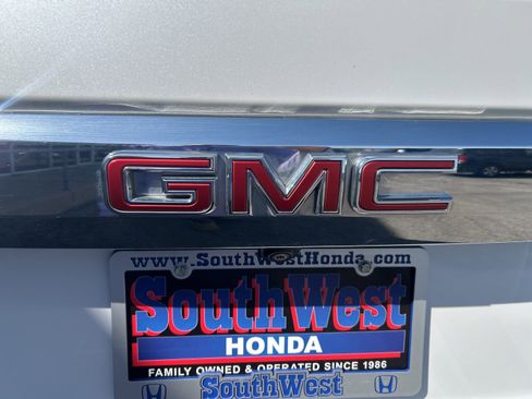 Used 2024 GMC Yukon SLT image 10