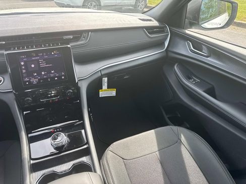 New 2026 Jeep Grand Cherokee Laredo X image 19