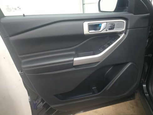 Used 2023 Ford Explorer Limited w/ Equipment Group 301A image 17