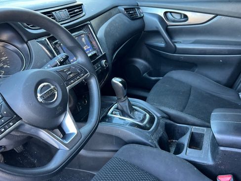 Used 2018 Nissan Rogue Sport S image 12