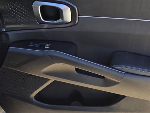 Certified 2025 Kia Sorento S w/ Panoramic Sunroof Package image 8