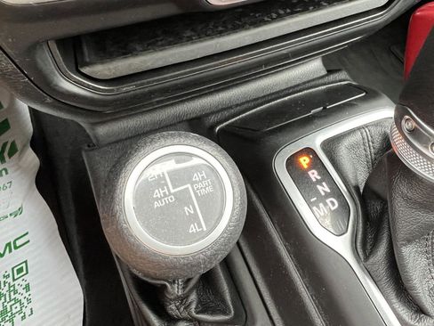 Used 2021 Jeep Gladiator Willys image 32