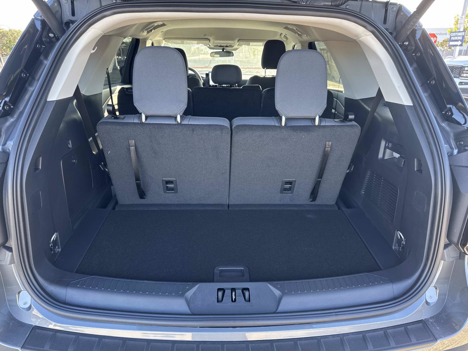 New 2026 Ford Explorer Active RWD image 7