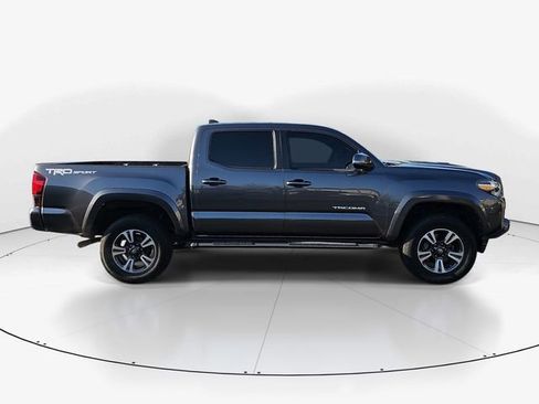 Used 2018 Toyota Tacoma TRD Sport image 8