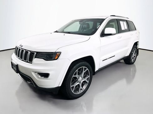Used 2018 Jeep Grand Cherokee Limited AWD/4WD image 3