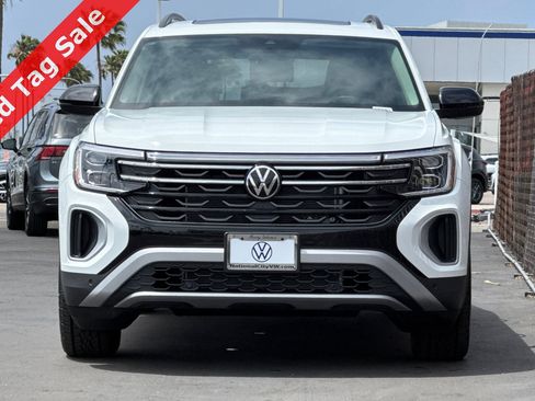 New 2025 Volkswagen Atlas Peak Edition SE image 3