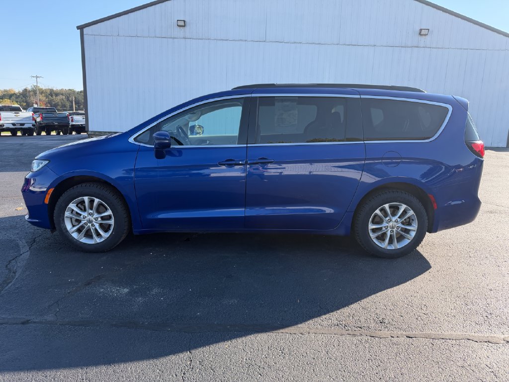 Used 2021 Chrysler Pacifica Touring AWD/4WD image 8