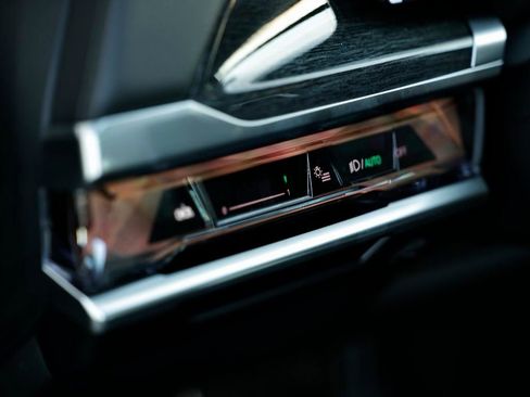 New 2026 BMW 740i w/ Executive Package image 20