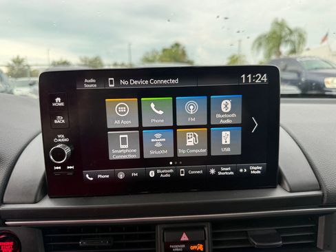 Used 2025 Honda Pilot EX-L image 12