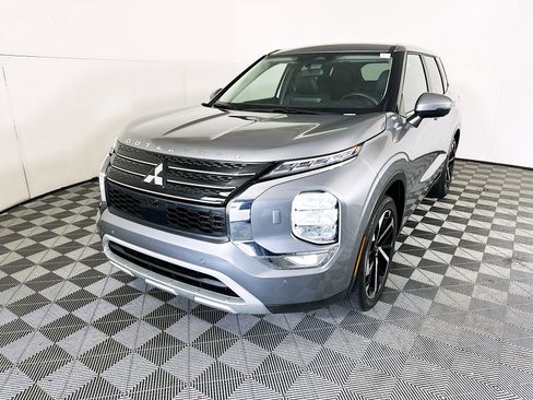 Used 2023 Mitsubishi Outlander SE AWD/4WD image 7