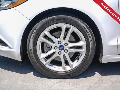 Used 2018 Ford Fusion SE w/ Fusion SE Technology Package FWD image 12