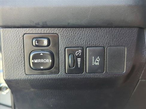 Used 2018 Toyota RAV4 LE image 19