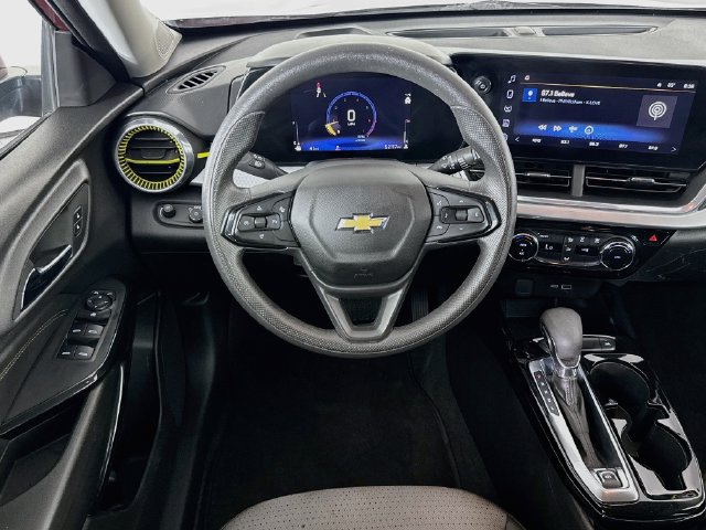 Used 2024 Chevrolet Trax LT FWD image 14