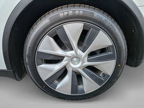 Used 2021 Tesla Model Y Long Range AWD/4WD image 28