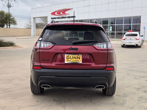 Used 2020 Jeep Cherokee Latitude Plus image 4