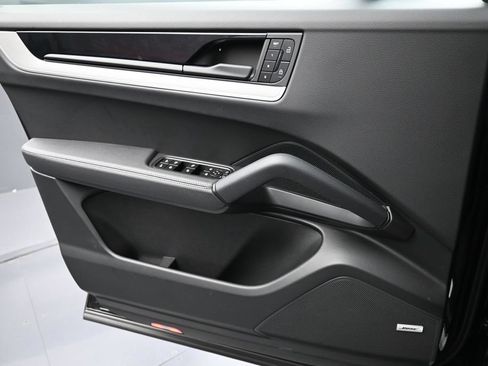 Certified 2025 Porsche Cayenne AWD/4WD image 24