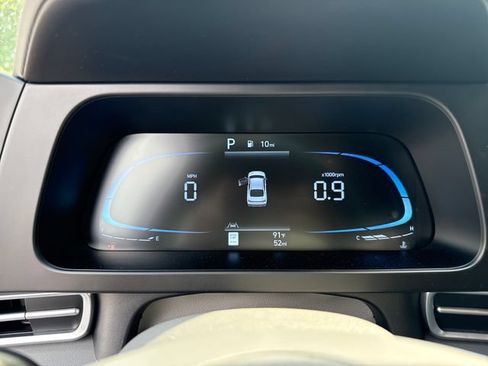 New 2025 Hyundai Elantra Sport FWD image 18