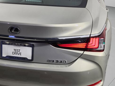 New 2025 Lexus ES 350 w/ Premium Package image 9