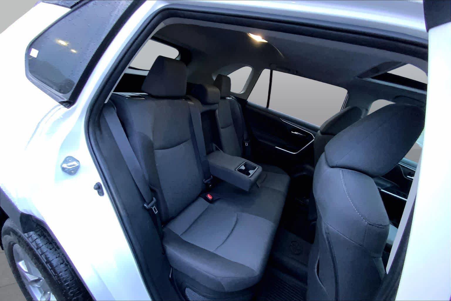 Used 2024 Toyota RAV4 XLE w/ Convenience Package AWD/4WD image 17