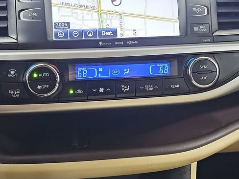 Used 2017 Toyota Highlander XLE FWD image 26