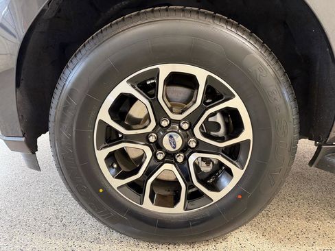 Used 2023 Ford Expedition Max XLT image 8