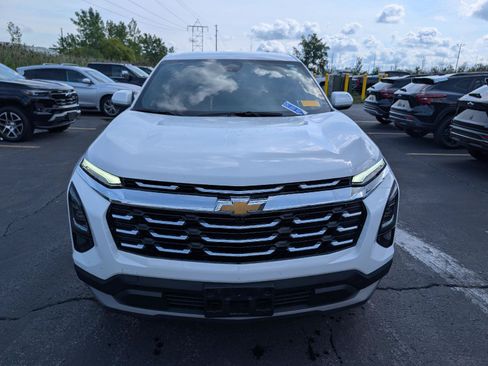 Used 2025 Chevrolet Equinox LT AWD/4WD image 2