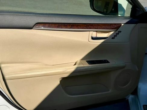 Used 2015 Lexus ES 350 w/ Luxury Package FWD image 13