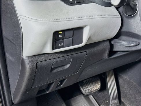 Used 2020 Toyota Highlander XLE FWD image 10