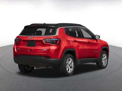 Used 2025 Jeep Compass Limited AWD/4WD image 2