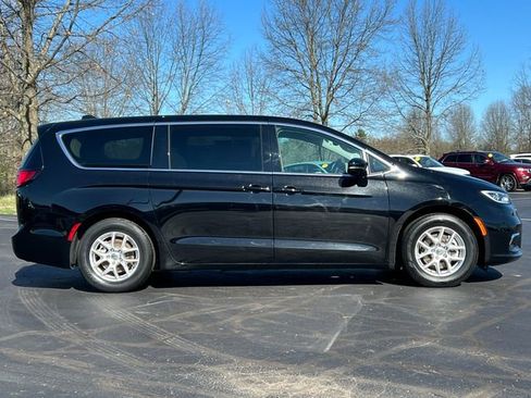 Used 2024 Chrysler Pacifica Touring-L FWD image 52