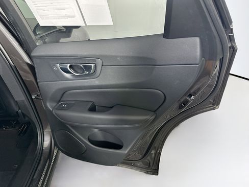 Used 2025 Volvo XC60 B5 Plus image 31