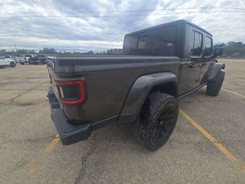 Used 2021 Jeep Gladiator Willys image 4