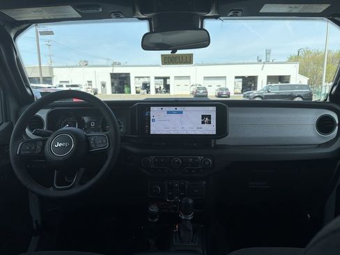Used 2024 Jeep Wrangler Unlimited AWD/4WD image 19