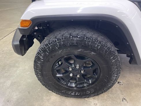 Used 2022 Jeep Gladiator Sport AWD/4WD image 13