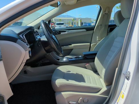 Used 2020 Ford Fusion SE FWD image 14
