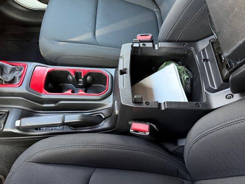 Used 2021 Jeep Wrangler Unlimited Sport image 24