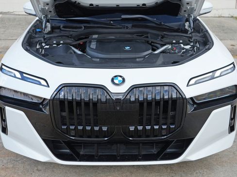 Used 2023 BMW 740i RWD image 8