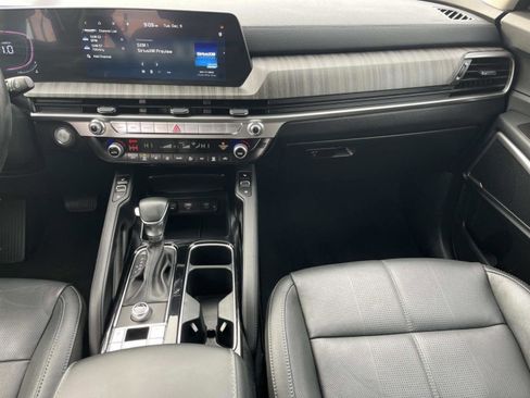 Used 2024 Kia Telluride EX image 13