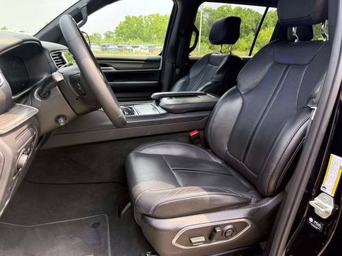 Certified 2024 Jeep Wagoneer Series II w/ Flexible Seating Group AWD/4WD image 15