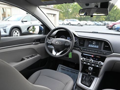 Used 2020 Hyundai Elantra SE FWD image 22