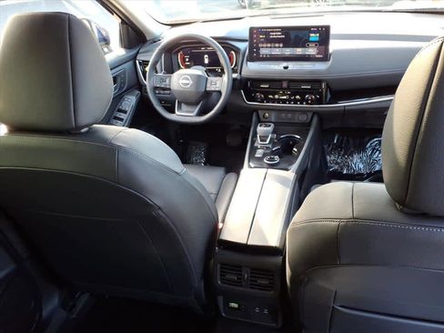 Used 2025 Nissan Rogue SL w/ Tech Package image 11