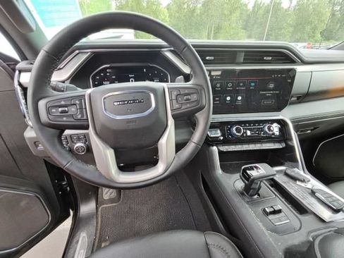 Used 2025 GMC Sierra 1500 Denali w/ Technology Package AWD/4WD image 3